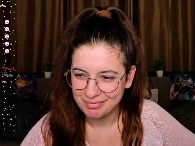 AminaBeatris13 webcam