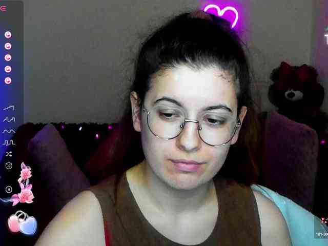 AminaBeatris13 webcam