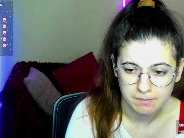 AminaBeatris13 webcam