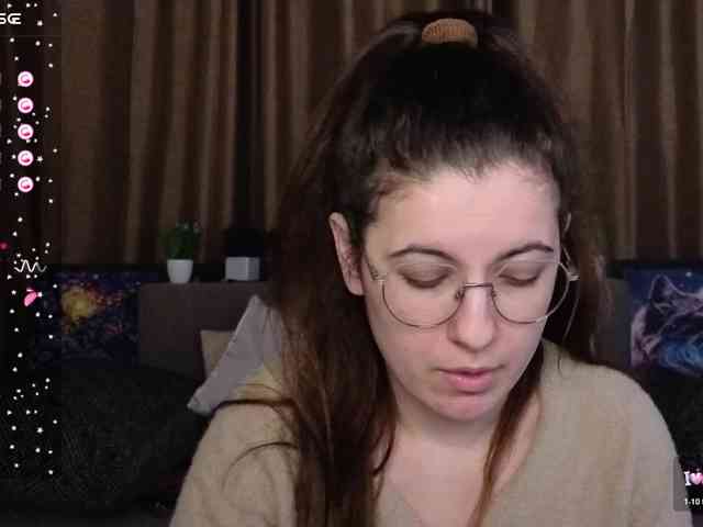 AminaBeatris13 webcam