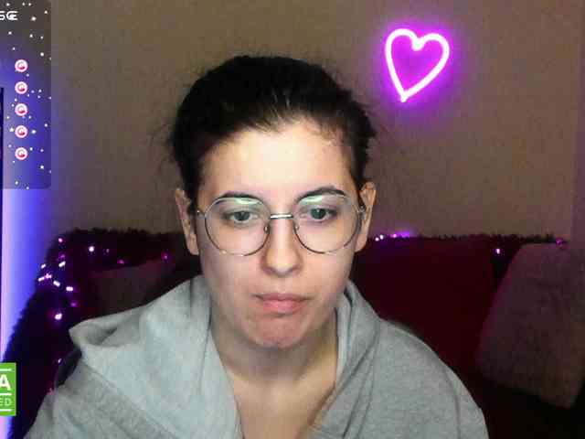 AminaBeatris13 webcam