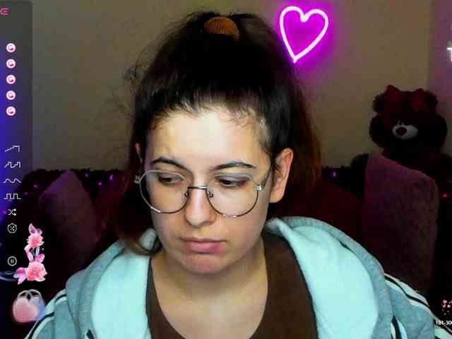 AminaBeatris13 webcam