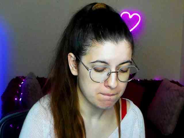 AminaBeatris13 webcam