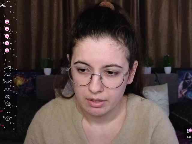 AminaBeatris13 webcam