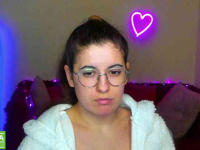 AminaBeatris13 webcam