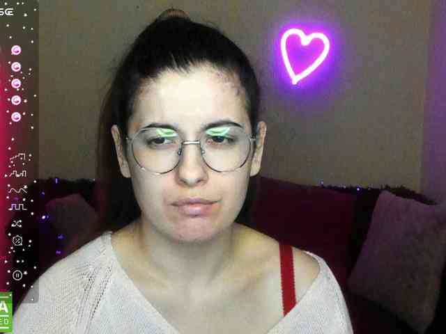 AminaBeatris13 webcam