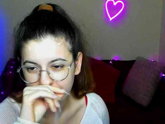 AminaBeatris13 webcam