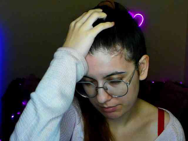 AminaBeatris13 webcam