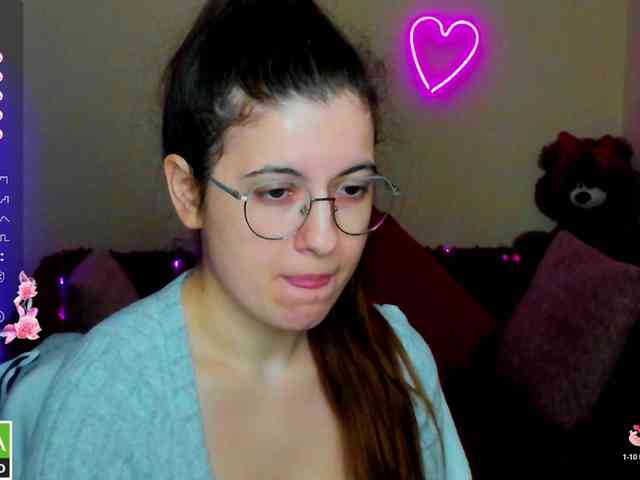 AminaBeatris13 webcam