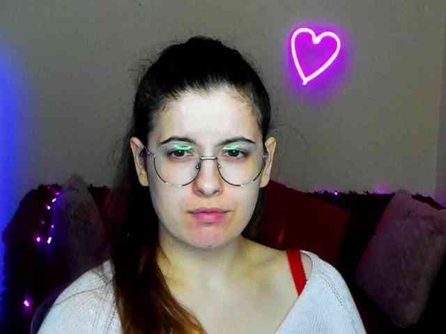 AminaBeatris13 webcam