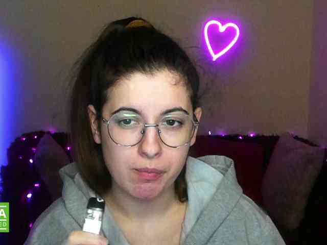 AminaBeatris13 webcam