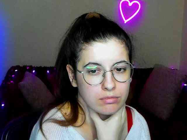 AminaBeatris13 webcam