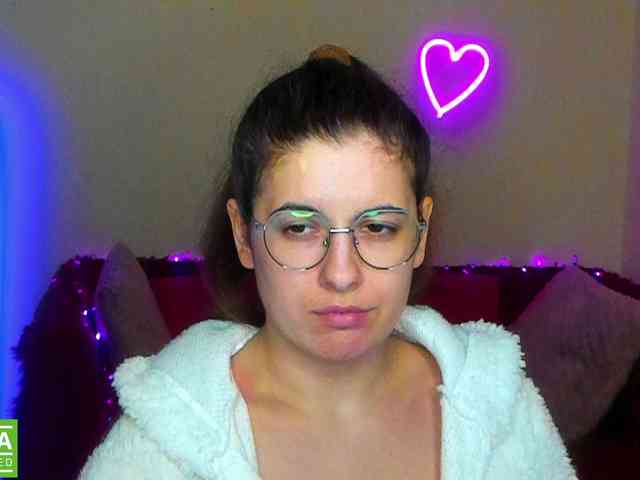 AminaBeatris13 webcam