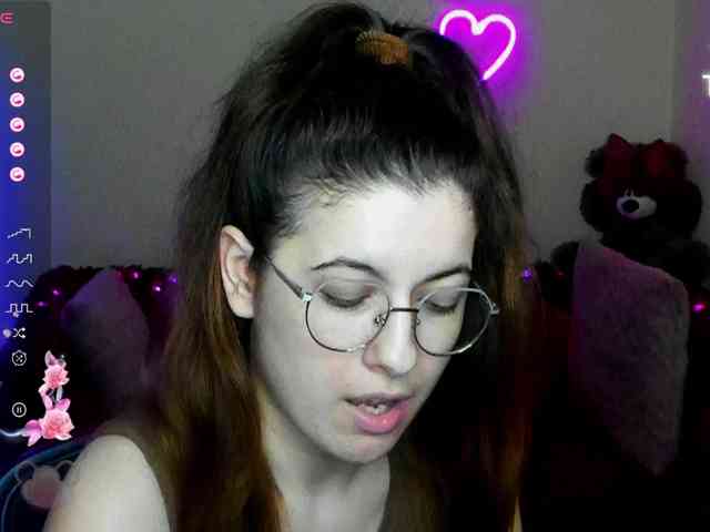 AminaBeatris13 webcam