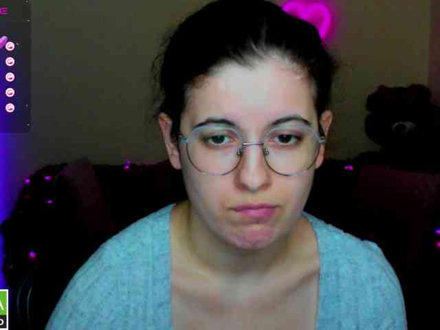 AminaBeatris13 webcam