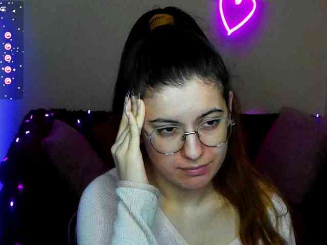 AminaBeatris13 webcam