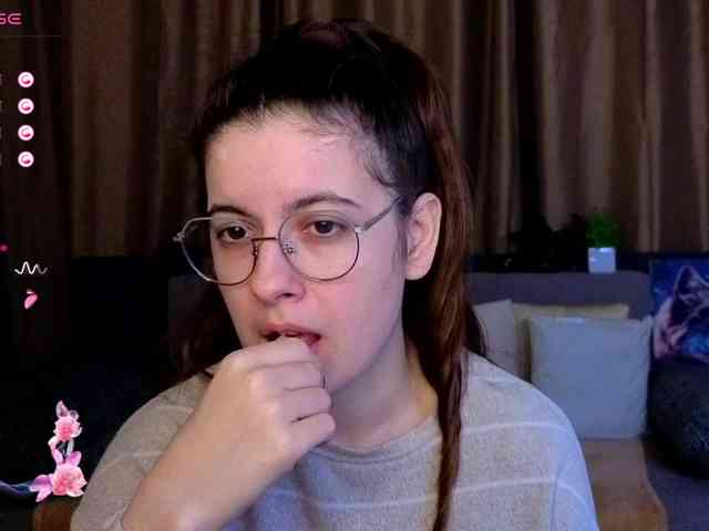 AminaBeatris13 webcam