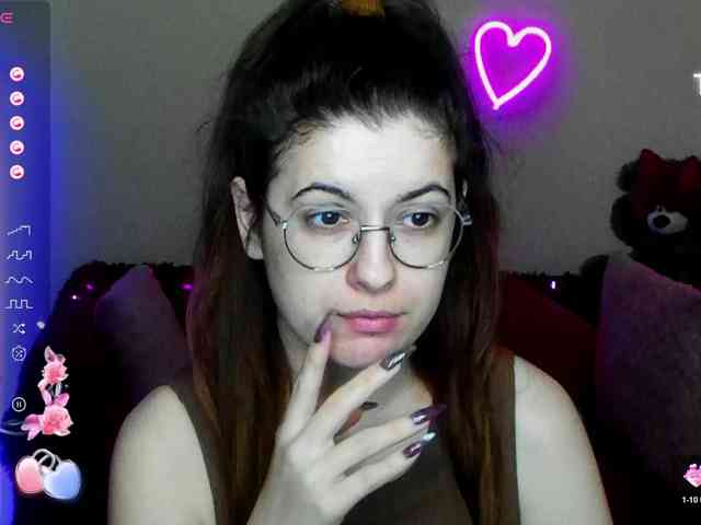 AminaBeatris13 webcam