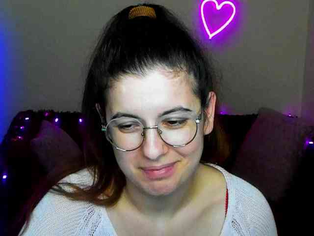 AminaBeatris13 webcam