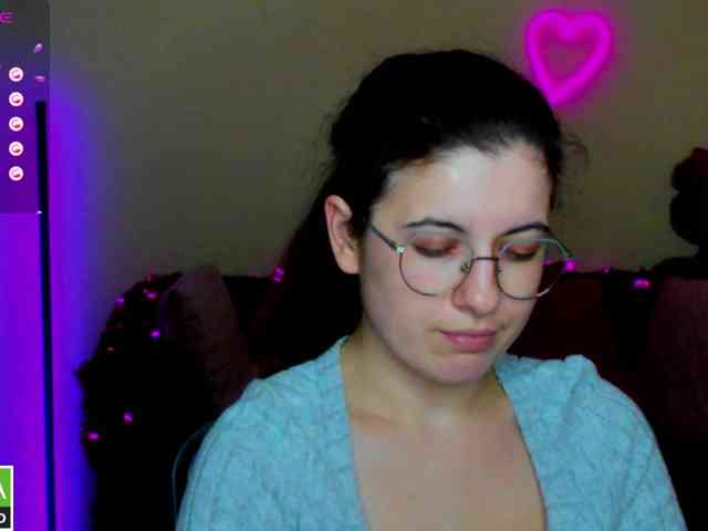 AminaBeatris13 webcam