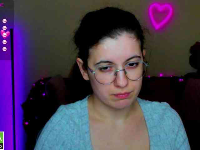 AminaBeatris13 webcam