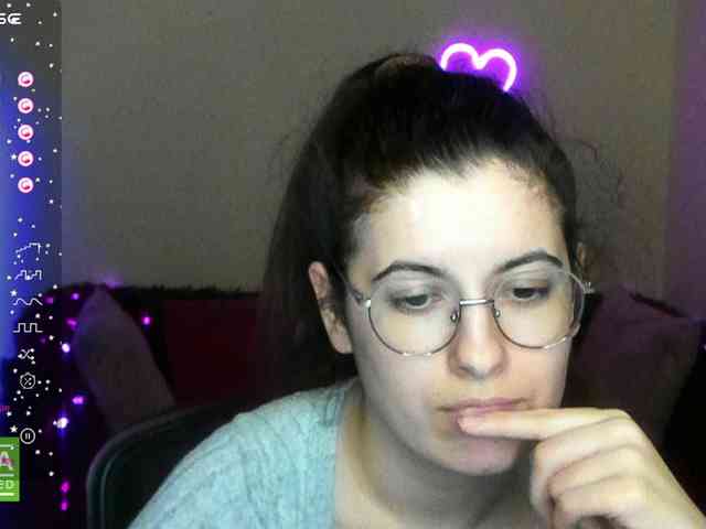 AminaBeatris13 webcam