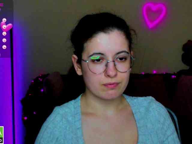 AminaBeatris13 webcam