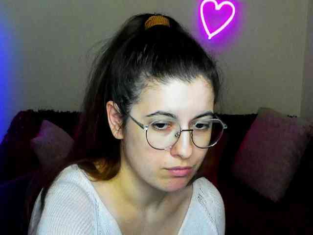 AminaBeatris13 webcam