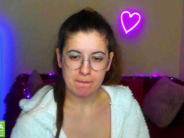 AminaBeatris13 webcam