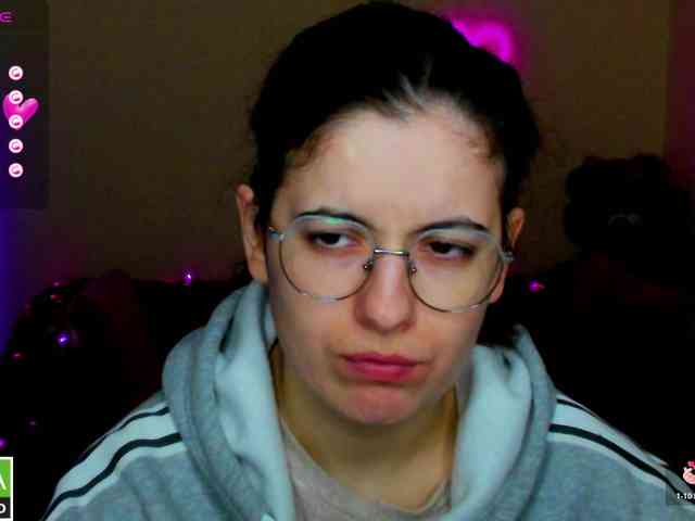 AminaBeatris13 webcam