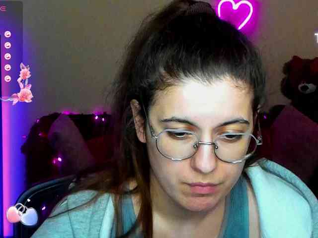 AminaBeatris13 webcam