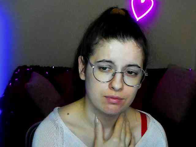 AminaBeatris13 webcam