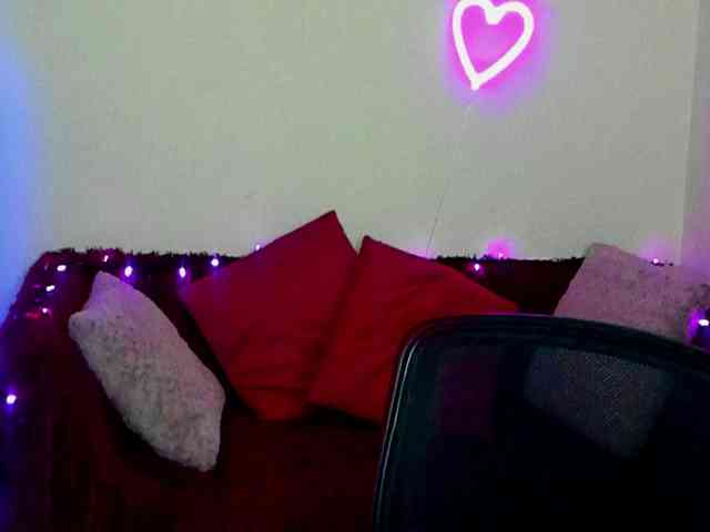 AminaBeatris13 webcam