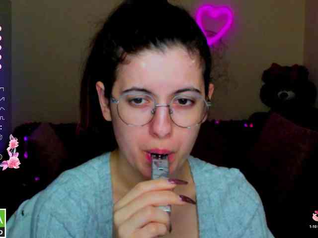 AminaBeatris13 webcam