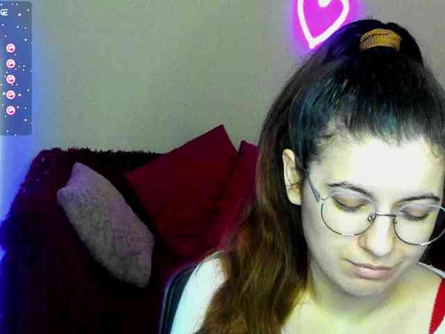 AminaBeatris13 webcam