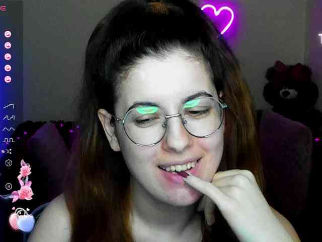 AminaBeatris13 webcam