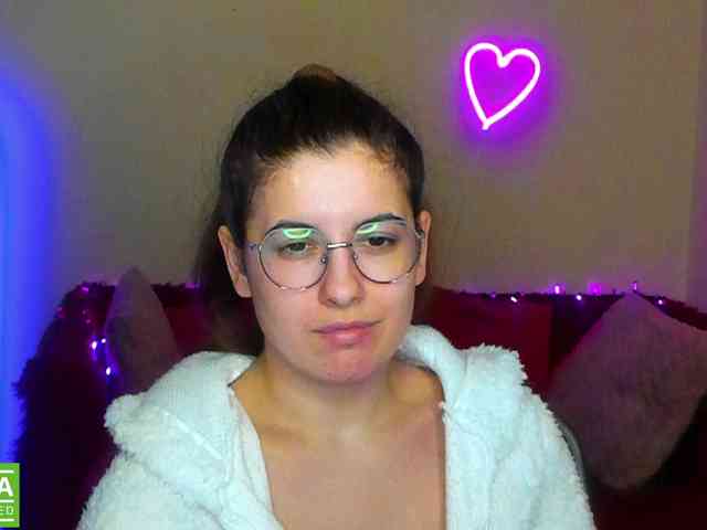 AminaBeatris13 webcam