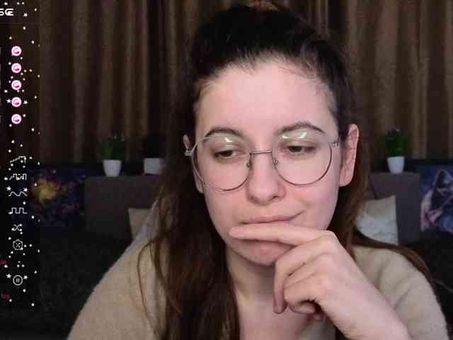 AminaBeatris13 webcam