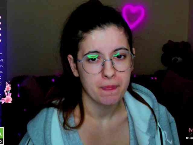 AminaBeatris13 webcam