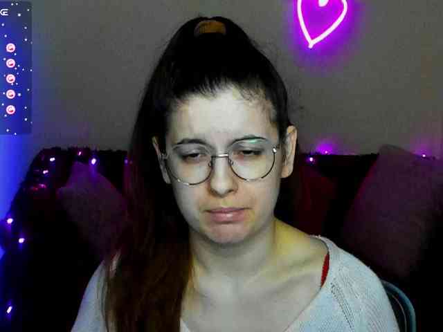 AminaBeatris13 webcam