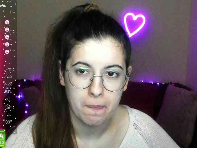 AminaBeatris13 webcam