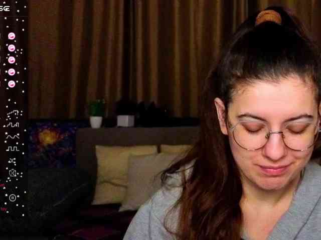 AminaBeatris13 webcam