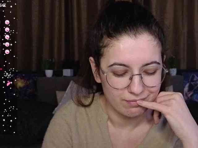 AminaBeatris13 webcam