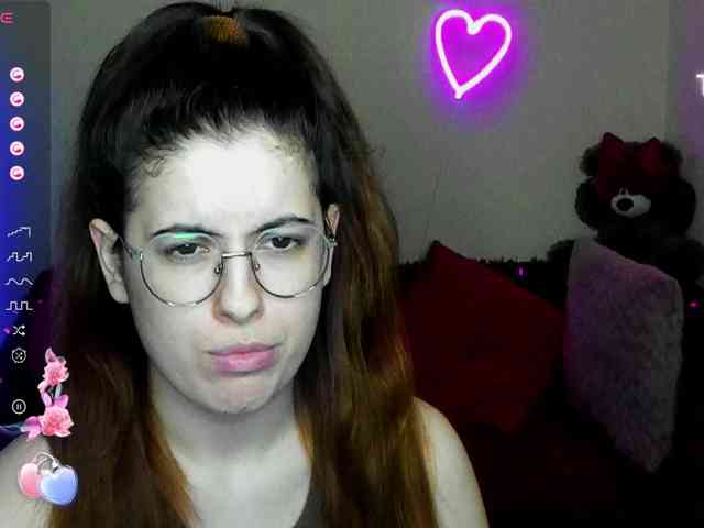 AminaBeatris13 webcam