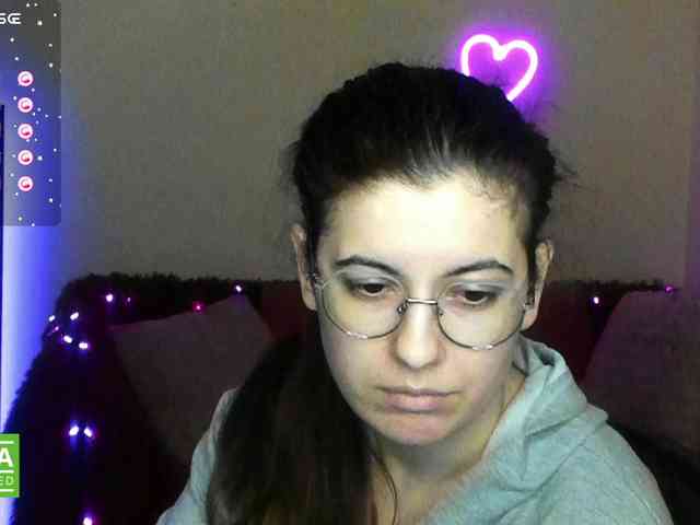 AminaBeatris13 webcam