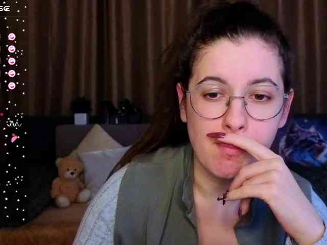 AminaBeatris13 webcam