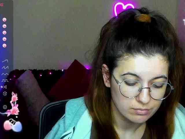 AminaBeatris13 webcam