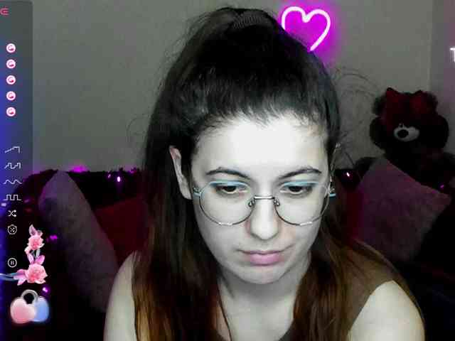 AminaBeatris13 webcam