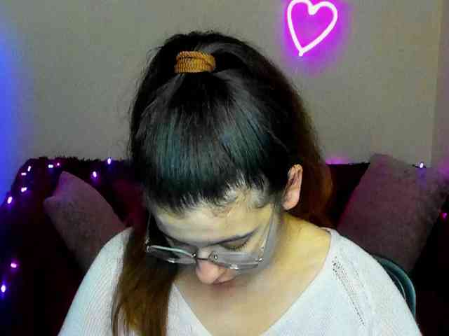 AminaBeatris13 webcam