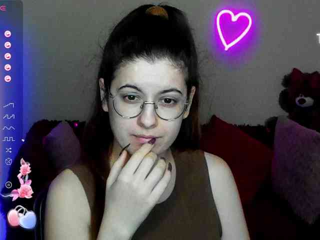 AminaBeatris13 webcam